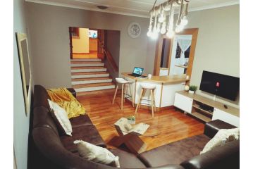 Vision Achievers Port Elizabeth - 5 Bedroom perfect for groups Apartment, Port Elizabeth - 2