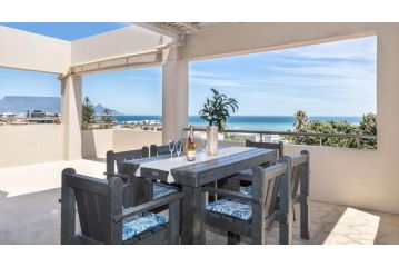 5 bedroom Traditional Fisherman's old Gem w panoramic views, Bloubergstrand, Cape Town Guest house, Cape Town - 2