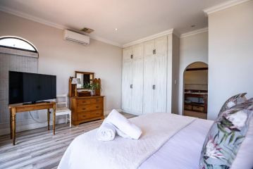 5 Bedroom Tuscan Styled Home in Umdloti Beach Guest house, Umdloti - 4