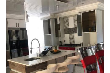 5 Bedroom Villa with Views in secure estate Guest house, Hartbeespoort - 1