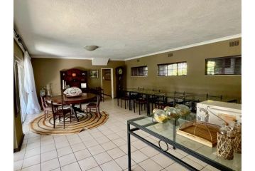 5 Crown Guesthouse Guest house, Johannesburg - 4