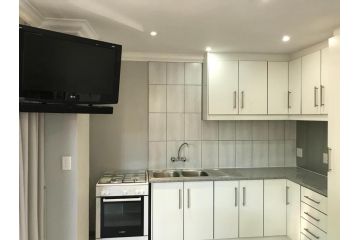 5 on Pieter Hugo Apartment, Paarl - 1