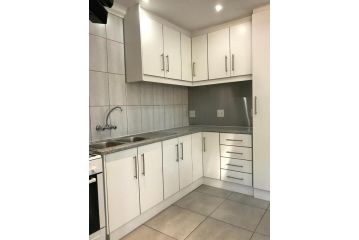 5 on Pieter Hugo Apartment, Paarl - 3