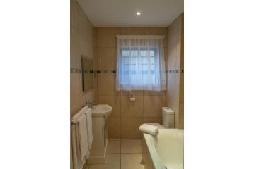 500 Metres Apartment, Mossel Bay - 3