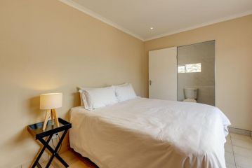 51 on York Unit 15 with PRIVATE Bathroom Apartment, Johannesburg - 3