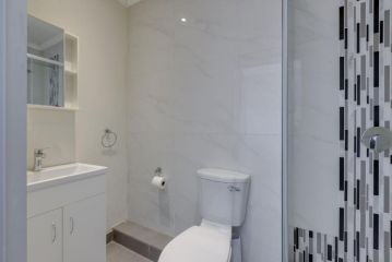 51 on York Unit 16 with PRIVATE Bathroom Apartment, Johannesburg - 5