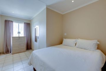 51 on York Unit 16 with PRIVATE Bathroom Apartment, Johannesburg - 2