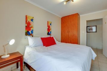 51 on York Unit 13 with SHARED bathroom Apartment, Johannesburg - 2