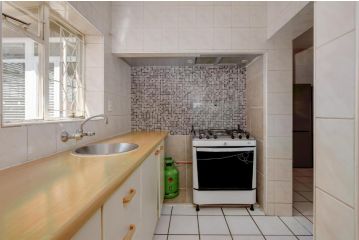 51 on York Unit 3 with shared bathroom Apartment, Johannesburg - 4