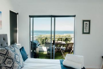 64 Whalerock Estate Apartment, Hermanus - 1