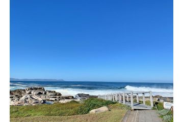 64 Whalerock Estate Apartment, Hermanus - 4