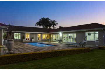66 On Monzali 4 Star Luxury B&B Bed and breakfast, Hilton - 2