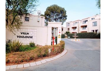 67 Villa Toulouse,Eagle Trace Estate, Fourways Apartment, Johannesburg - 1