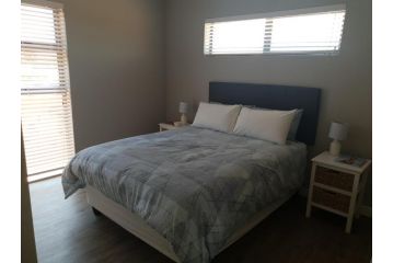 679 Morsvalla Way Langebaan Golf Estate Villa, Langebaan - 4