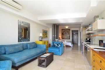 702 Canal Quays Apartment, Cape Town - 4