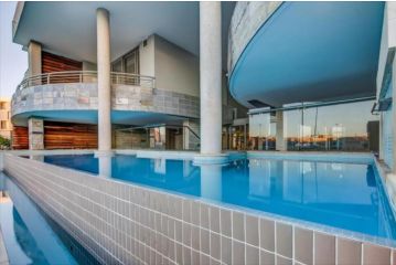 706 Canal Quays Apartment, Cape Town - 4