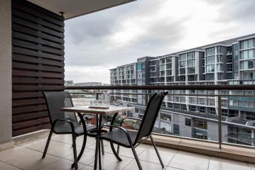 706 Canal Quays Apartment, Cape Town - 5