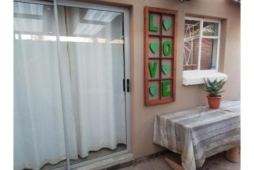 74 Voortrekker Street Apartment, Beaufort West - 3