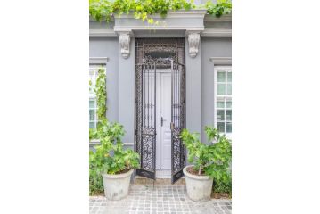 Designer Heritage Villa, 74 Waterkant Street Apartment, Cape Town - 3