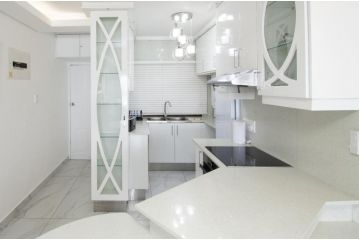 8 Bronze Beach Apartment, Durban - 3