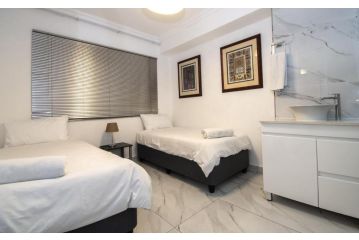 8 Bronze Beach Apartment, Durban - 1