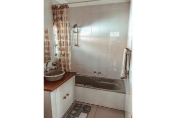 8 Lime Street, Bryanston, Sandton Guest house, Johannesburg - 3