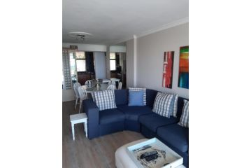 8 Marine Terraces Apartment, Durban - 4