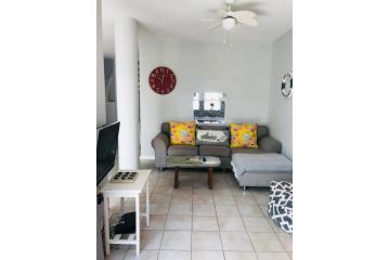 9 Casablance Ballito~Beach on your doorstep. Apartment, Ballito - 3