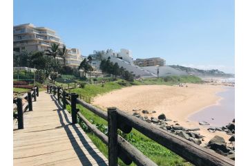 9 Casablance Ballito~Beach on your doorstep. Apartment, Ballito - 1