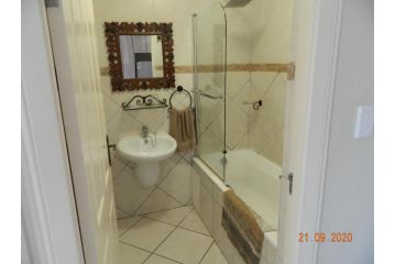 9 Neptune Terrace Beach Apartment, Jeffreys Bay - 3