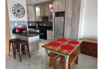 9 Neptune Terrace Beach Apartment, Jeffreys Bay - 4