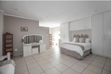 9 on Dolfyn Guest house, Yzerfontein - 1