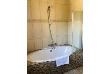 A Contempo Guesthouse Guest house, Bloemfontein - 4