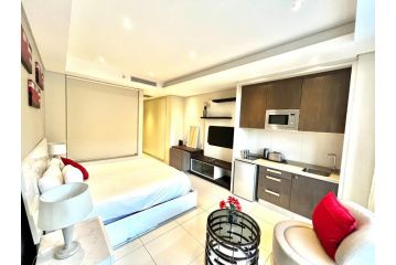 A cozy apartment at Sandton Skye Apartment, Johannesburg - 4