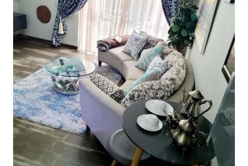 A lovely 2 bed simplex with a beautiful private garden . Its a home away from home . Apartment, Roodepoort - 1