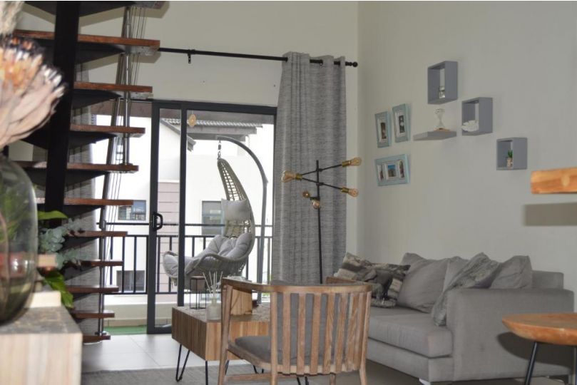 A lovely 2 bedroom Loft with a pool in Dainfern, Fourways Apartment, Sandton - imaginea 1