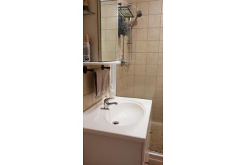 Accommodation@Bourne Apartment, Centurion - 3