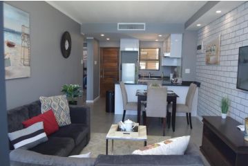 Accommodation Front - Beautiful & Spacious 4 Sleeper Apartment, Durban - 4