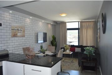 Accommodation Front - Beautiful & Spacious 4 Sleeper Apartment, Durban - 2