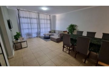 Accommodation Front - Contemporary Style Apartment near Ushaka Marine World Apartment, Durban - 3