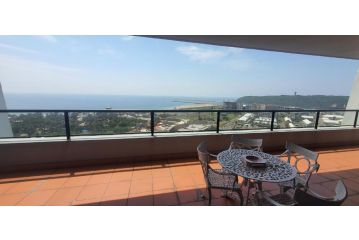 Accommodation Front - Elegant 4 Sleeper with Unbeatable Views Apartment, Durban - 2