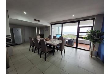 Accommodation Front - Exquisite 6 Sleeper Apartment with Ocean Views Apartment, Durban - 1