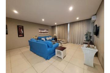 Accommodation Front - Fabulous 4 Sleeper with Jaw - dropping Views Apartment, Durban - 4
