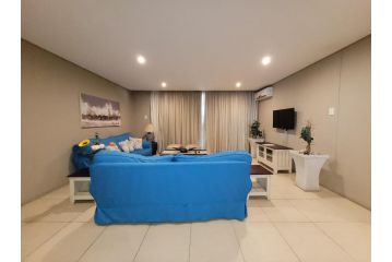 Accommodation Front - Fabulous 4 Sleeper with Jaw - dropping Views Apartment, Durban - 3