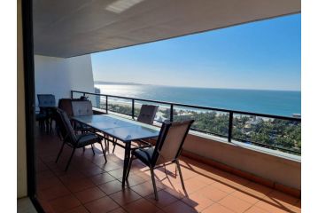 Accommodation Front - Immaculate 4 Sleeper with Ocean & Habour Views Apartment, Durban - 3