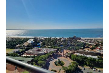 Accommodation Front - Immaculate 4 Sleeper with Ocean & Habour Views Apartment, Durban - 1