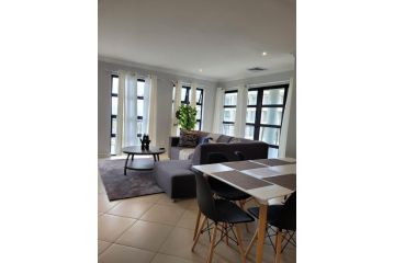 Accommodation Front - Lavish 6 Sleeper Penthouse with Stunning Views Apartment, Durban - 2