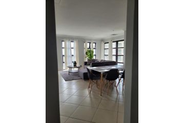 Accommodation Front - Lavish 6 Sleeper Penthouse with Stunning Views Apartment, Durban - 4
