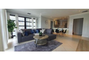 Accommodation Front - Lavish 6 Sleeper Penthouse with Stunning Views Apartment, Durban - 1