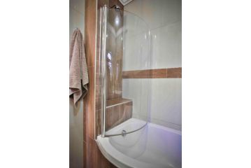 Accommodation @ Van's Guest house, Centurion - 5